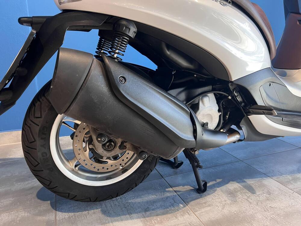 Piaggio Beverly 350 ABS (2016 - 20) (17)