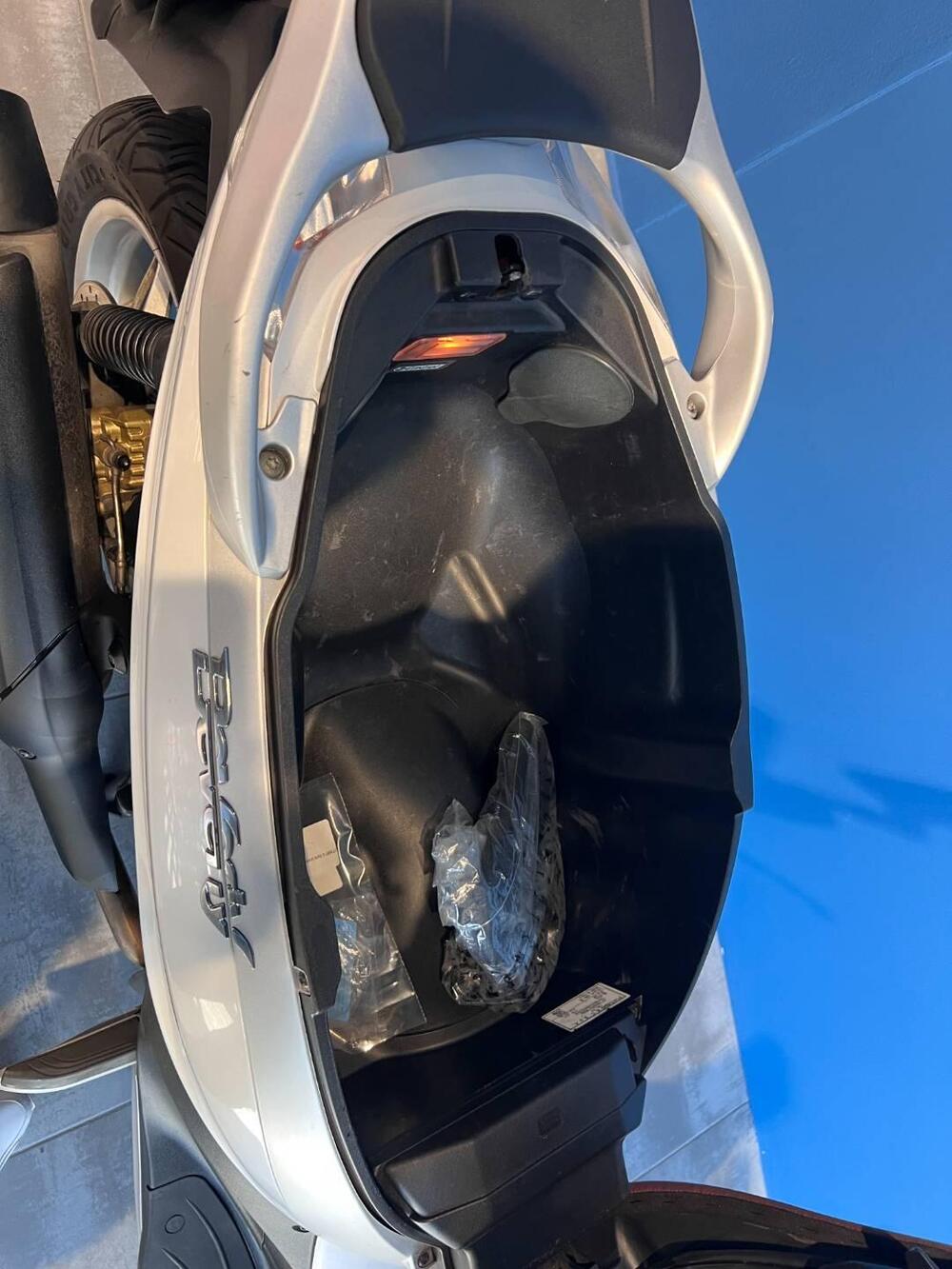 Piaggio Beverly 350 ABS (2016 - 20) (11)