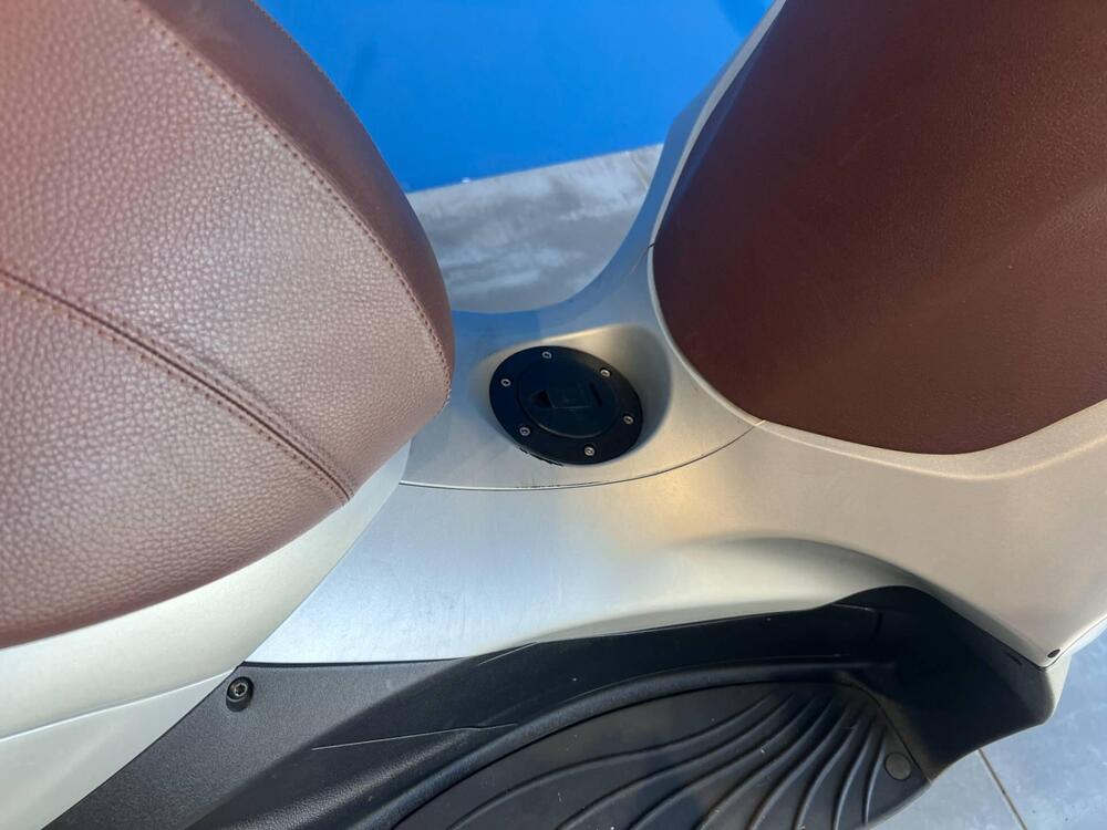 Piaggio Beverly 350 ABS (2016 - 20) (15)