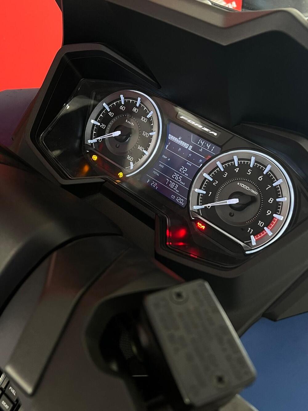 Honda Forza 350 (2022 - 24) (4)