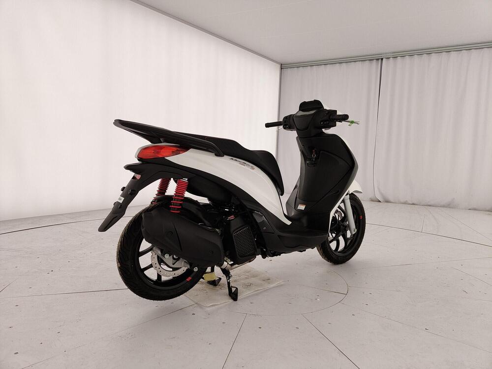 Piaggio 1 Active (2022 - 26) (4)