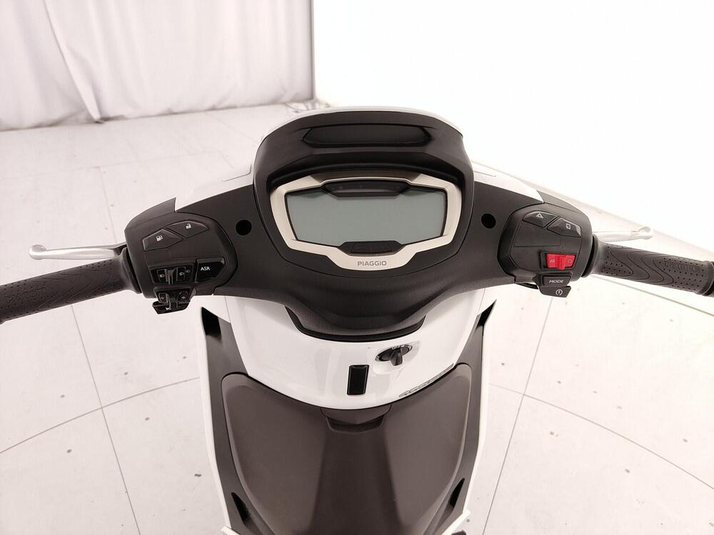 Piaggio Beverly 400 S (2025 - 26) (11)