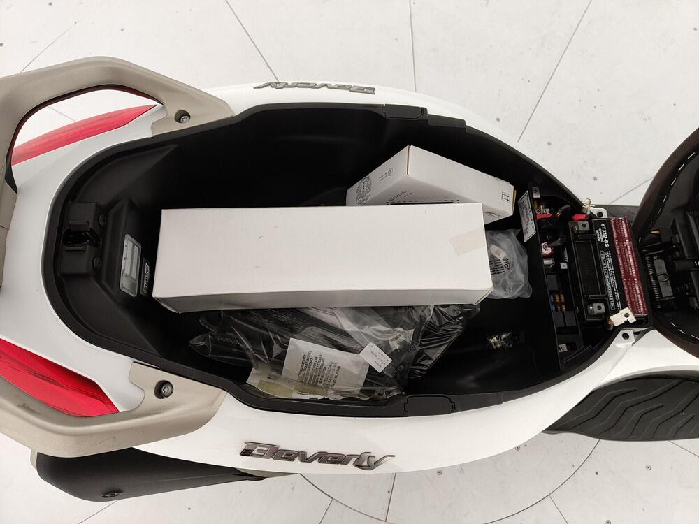 Piaggio Beverly 400 S (2025 - 26) (16)