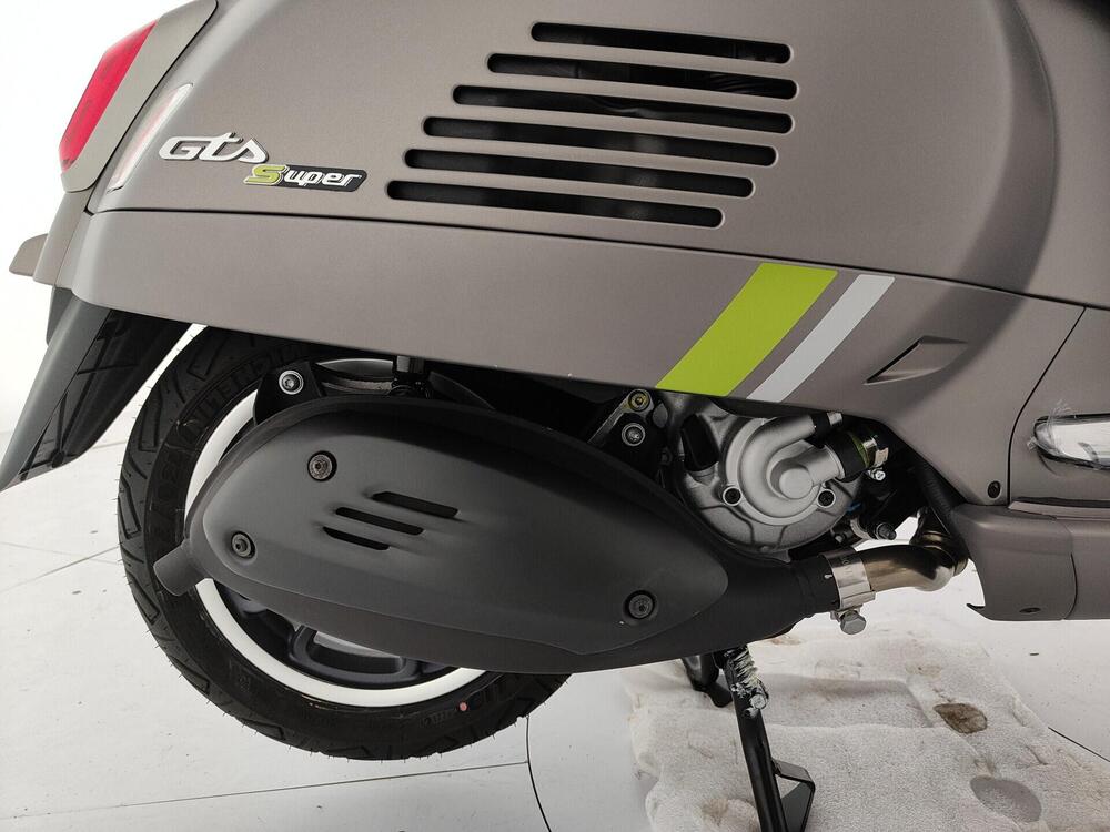 Vespa GTS 300 ABS (2014 - 16) (12)