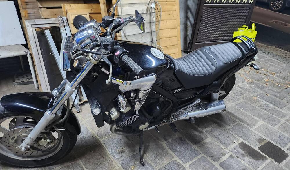 Yamaha FZX (2)