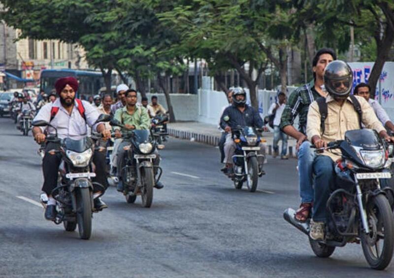 REPORTAGE: ecco come si va in moto in India [VIDEO]