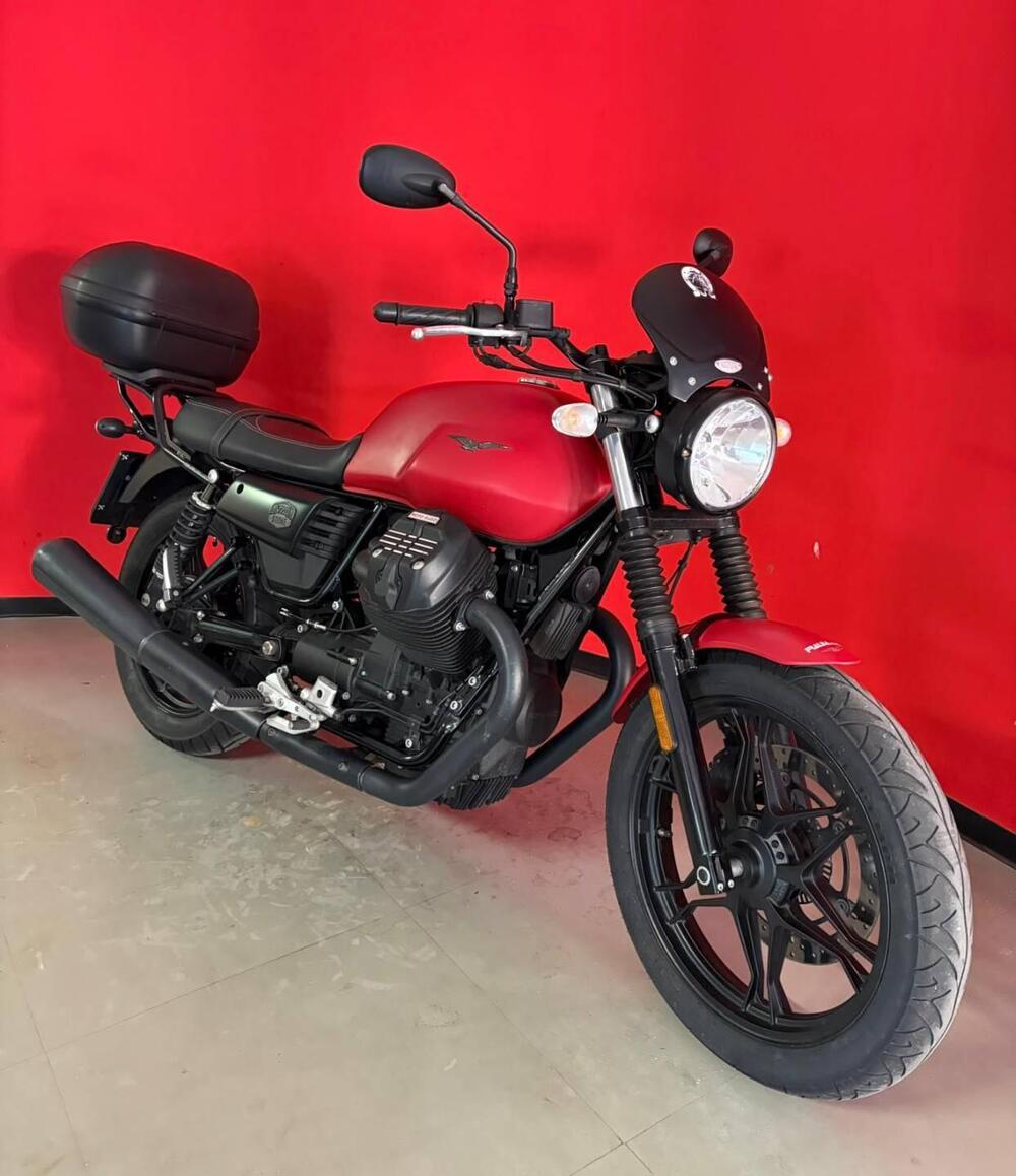 Moto Guzzi V7 III Stone (2017 - 20) (2)