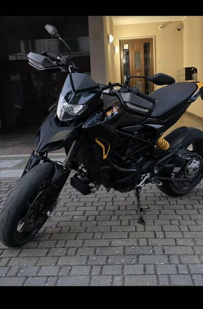 Ducati Hypermotard 939 (2016 - 18) usata