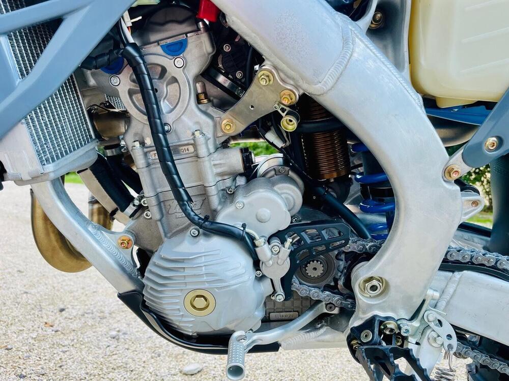 Tm Moto EN 300 ES Fi 4T TM Corse (2025) (4)