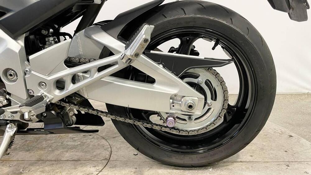 Suzuki GSR 600 (2006 - 11) (8)