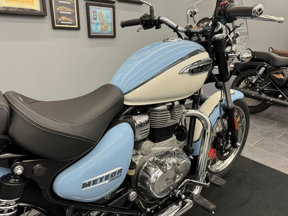 Royal Enfield Meteor 350 Aurora (2024 - 26) (3)