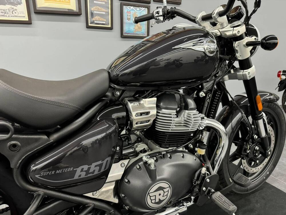 Royal Enfield Super Meteor 650 (2023 - 26) (4)