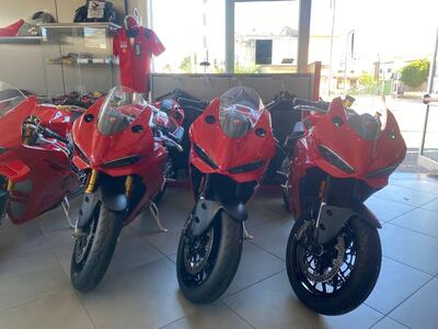 Ducati Panigale V2 S (2025) nuova