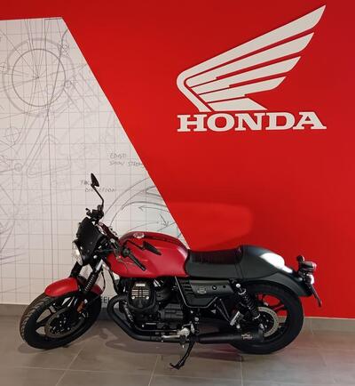 Moto Guzzi V7 III Stone (2017 - 20) usata