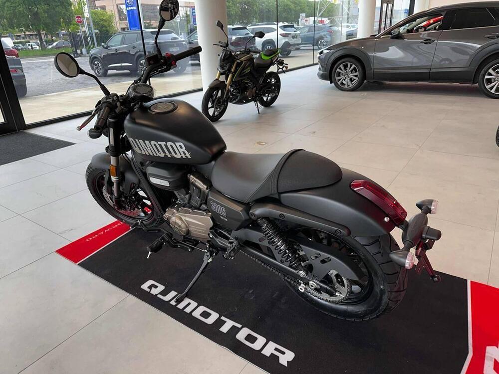 QJ Motor SRV 300 (2023 - 25) (2)