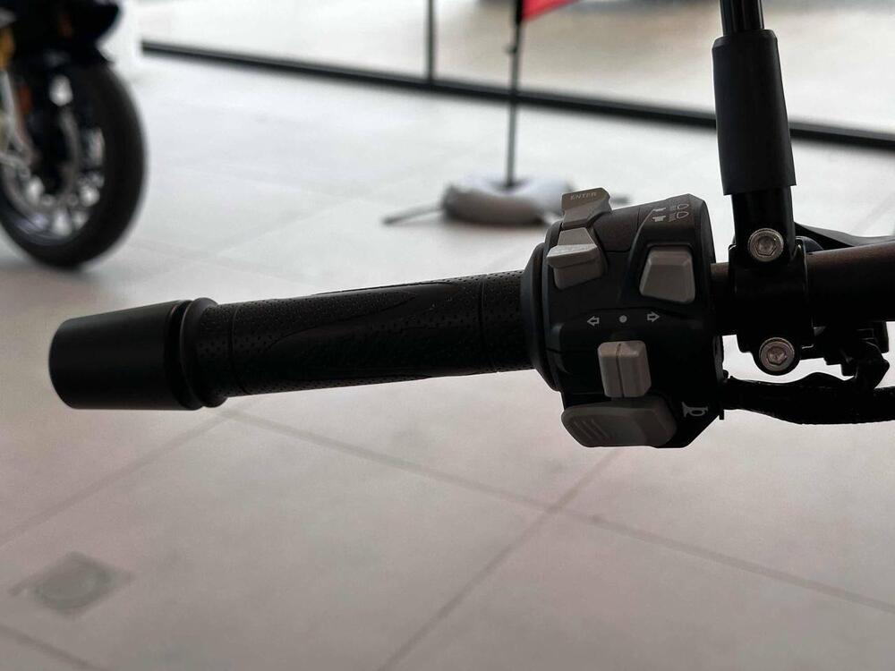 QJ Motor SRV 300 (2023 - 25) (8)