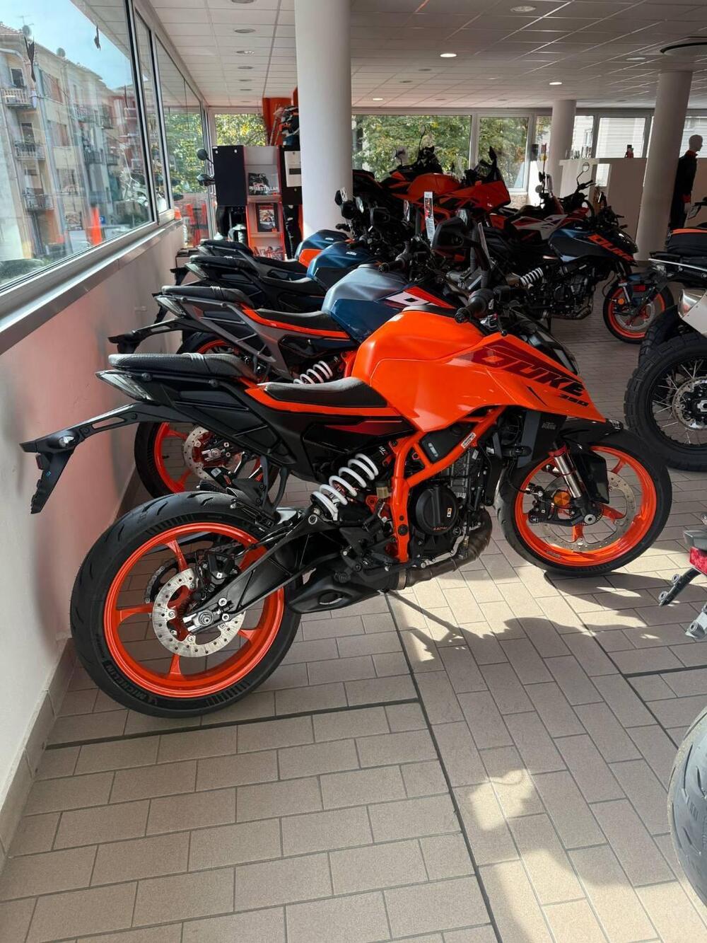 KTM 390 Duke (2024 - 25) (2)