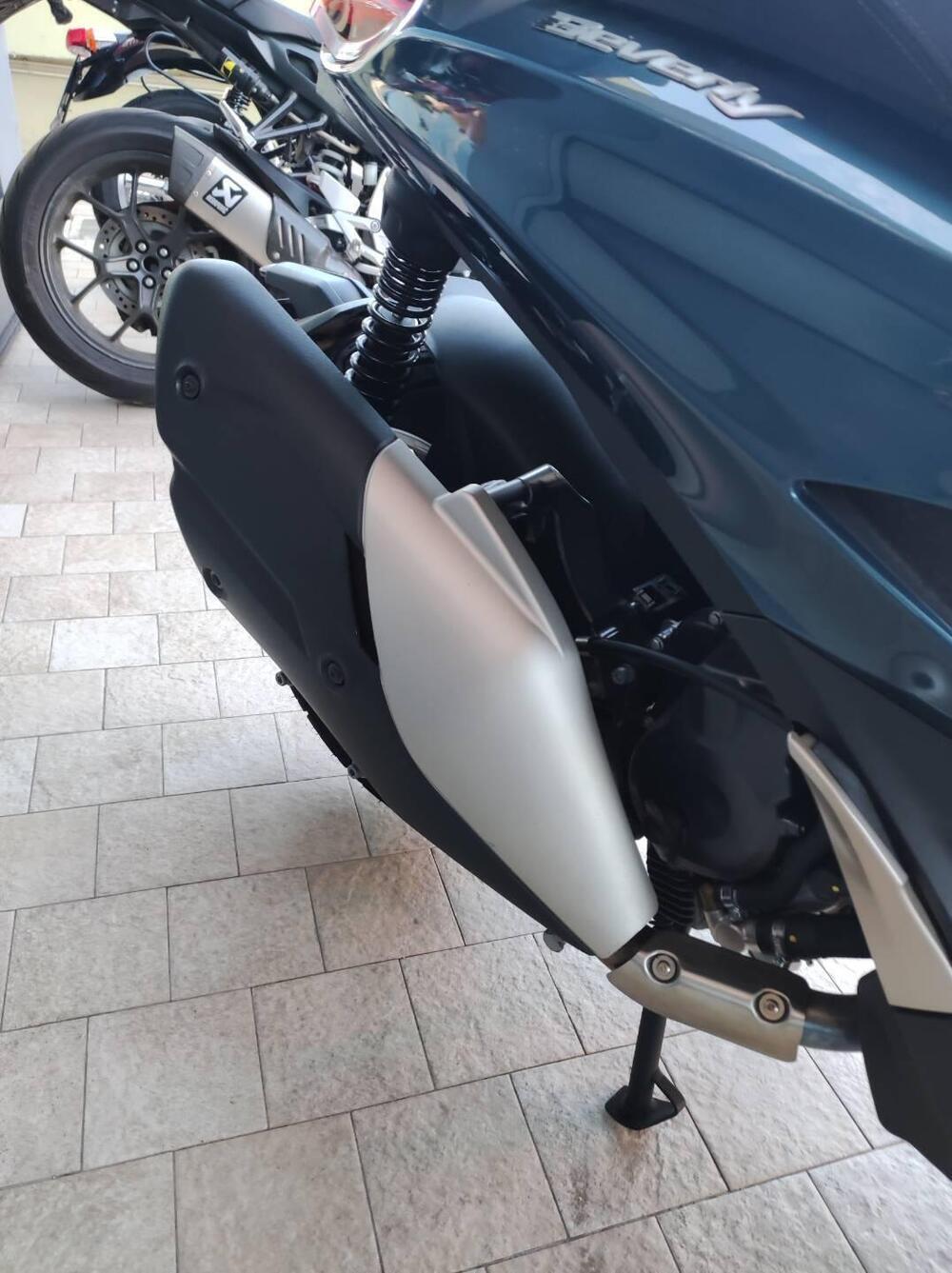 Piaggio Beverly 400 ABS-ASR (2021 - 24) (7)