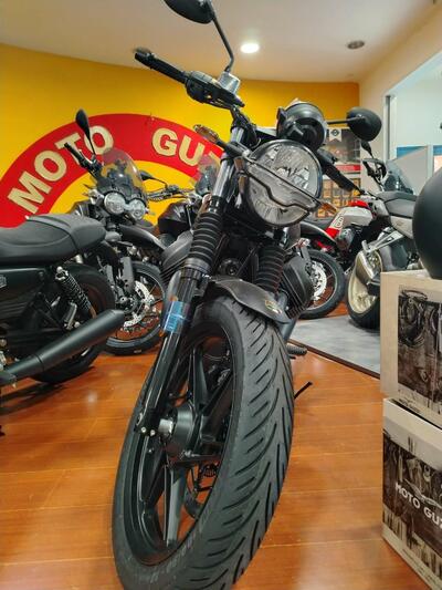 Moto Guzzi V7 Stone (2025) nuova