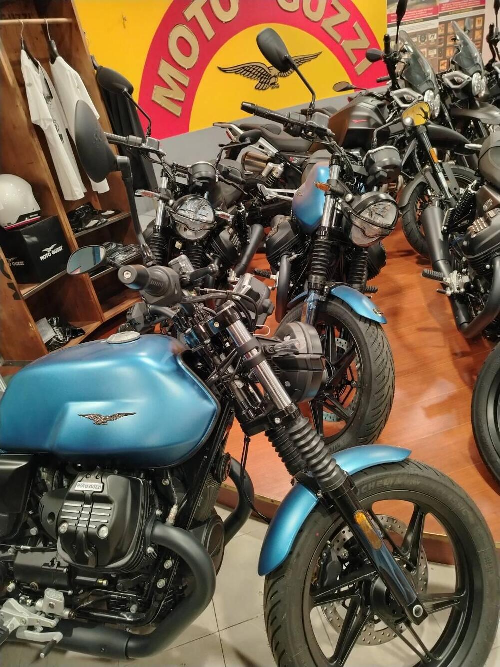 Moto Guzzi V7 Stone (2025 - 26) (2)