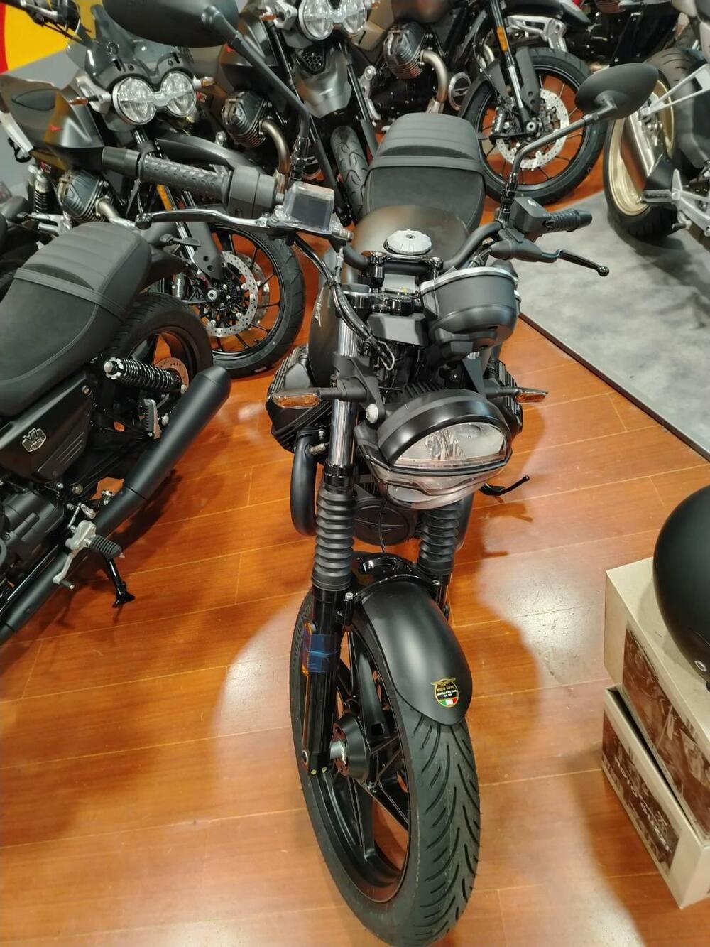Moto Guzzi V7 Stone (2025 - 26) (3)