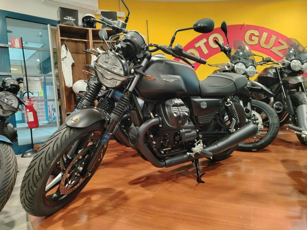 Moto Guzzi V7 Stone (2025 - 26) (4)