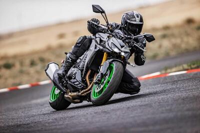 Kawasaki si prepara ad EICMA 2025: oltre alla Z1100 spuntano novit&agrave; ancora segrete