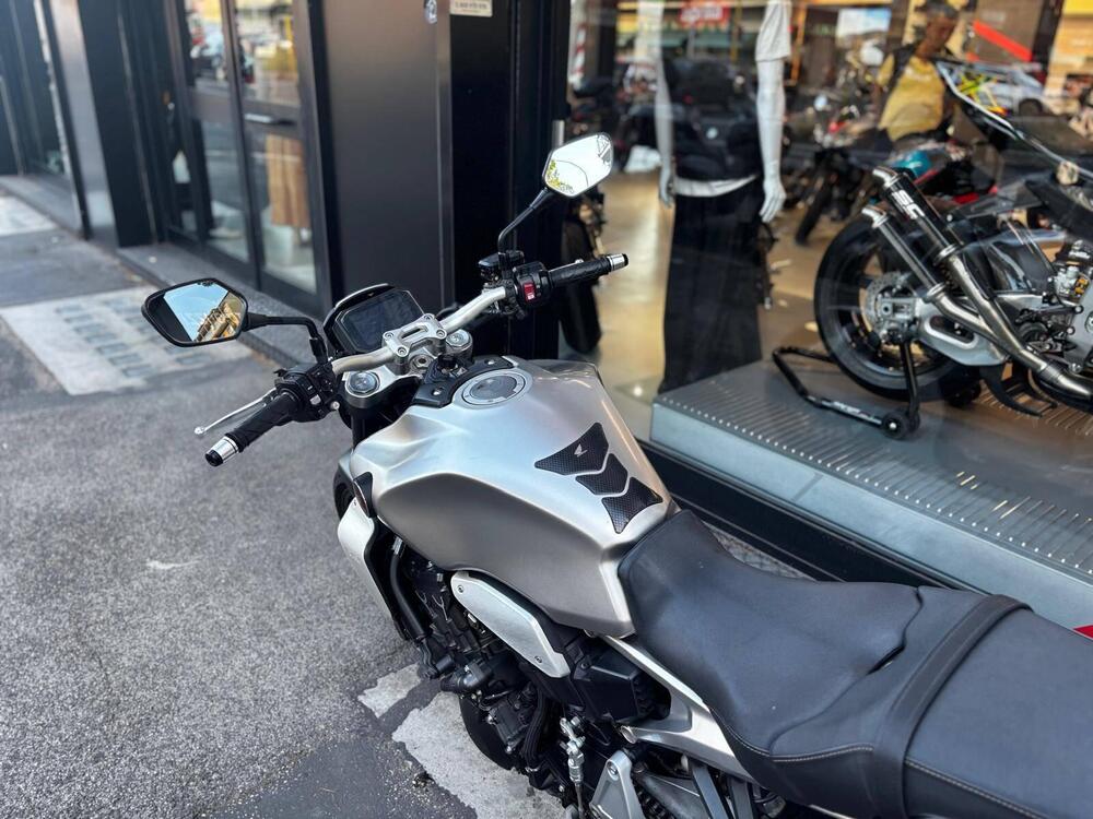 Honda CB 1000 R (2021 - 25) (13)