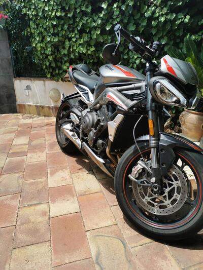 Triumph Street Triple RS (2020 - 22) usata