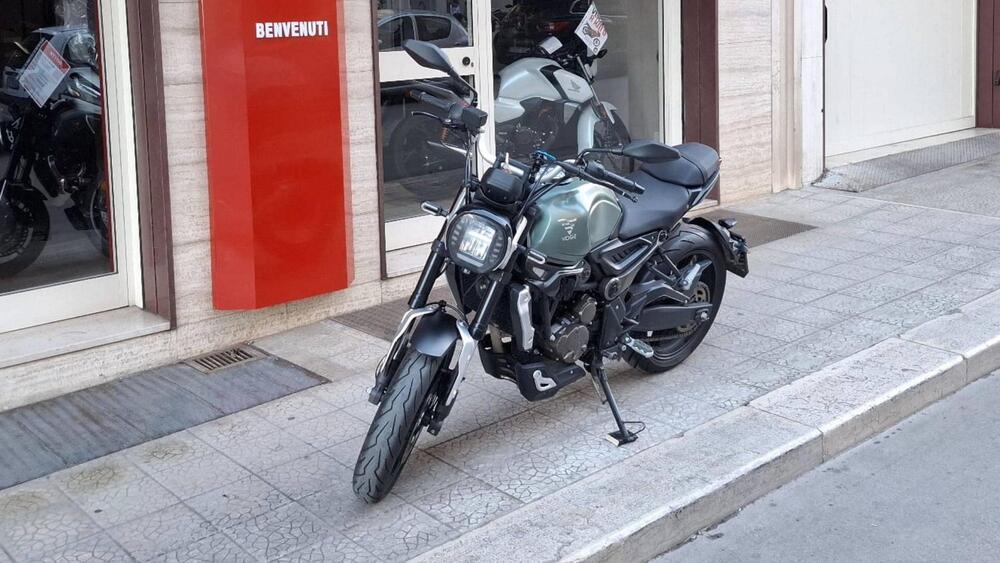 Voge Trofeo 300AC (2021 - 26) (7)