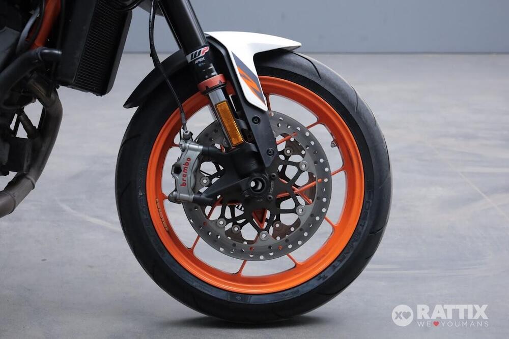 KTM 890 Duke R (2021) (9)