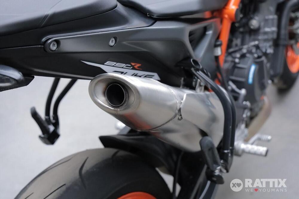 KTM 890 Duke R (2021) (7)