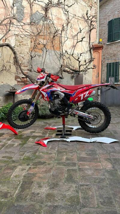 Honda CRF 250 R (2014) usata