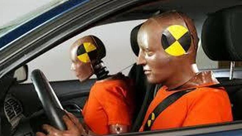 Una verit&agrave; scomoda che nessuno ti dice: ecco perch&eacute; le donne rischiano di pi&ugrave; in auto