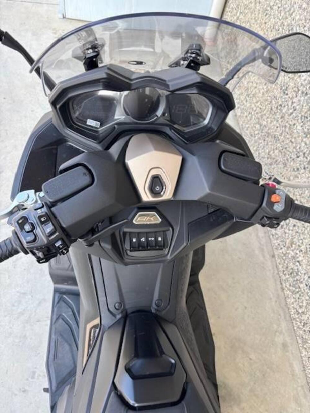 Kymco AK 575 Premium (2025 - 26) (9)