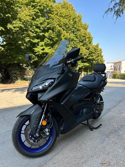 Yamaha T-Max 560 (2025) usata