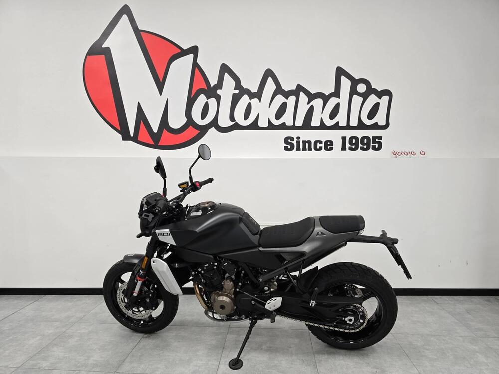 Husqvarna Svartpilen 801 (2024 - 26) (3)