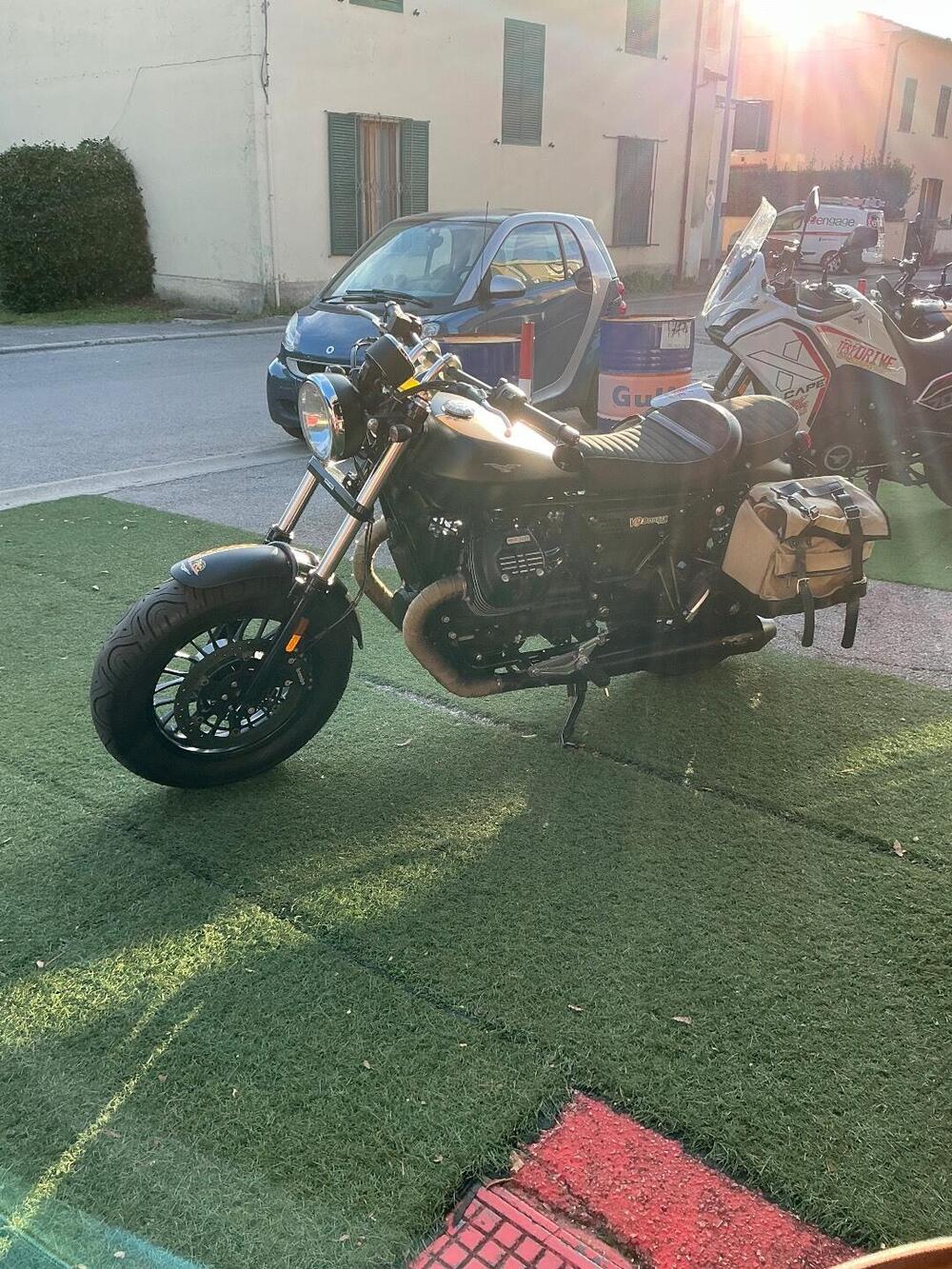 Moto Guzzi V9 Bobber (2016 - 18) (2)