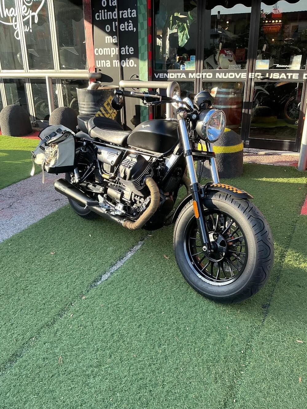 Moto Guzzi V9 Bobber (2016 - 18) (3)