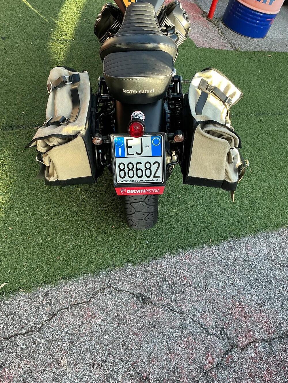 Moto Guzzi V9 Bobber (2016 - 18) (6)