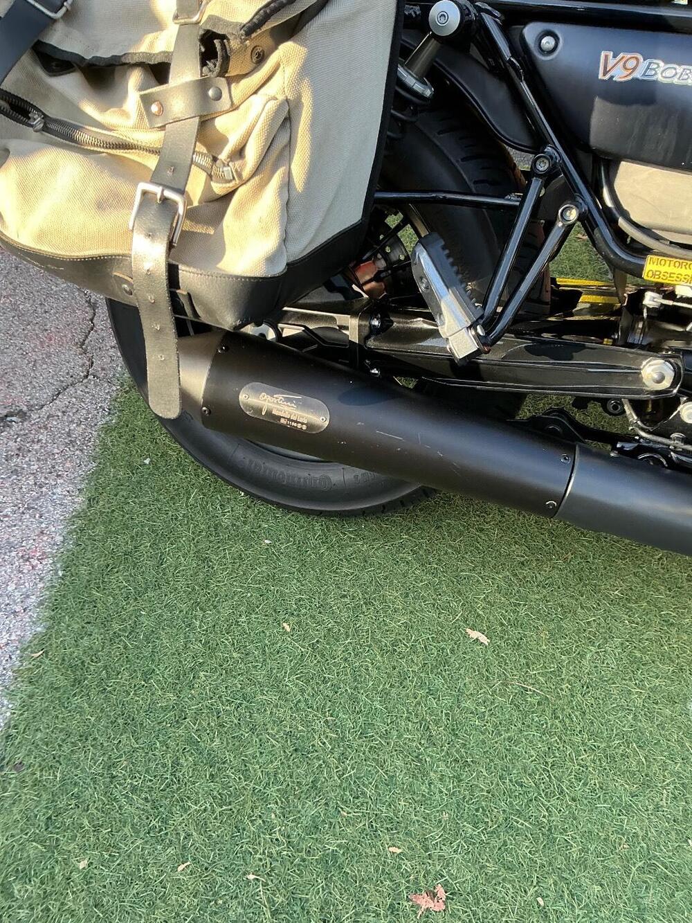 Moto Guzzi V9 Bobber (2016 - 18) (7)