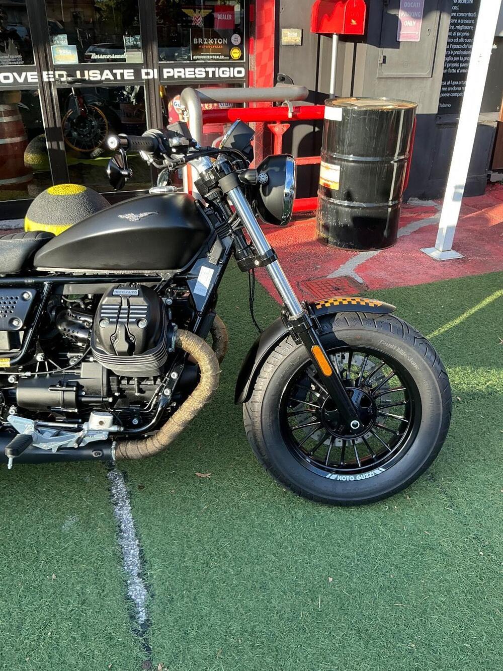 Moto Guzzi V9 Bobber (2016 - 18) (9)