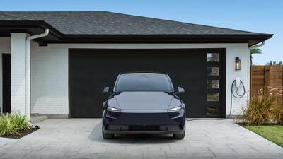 Tesla Model Y Standard 2025: arriva l&#039;elettrica pi&ugrave; accessibile che cambier&agrave; gli &quot;standard&quot; di mercato