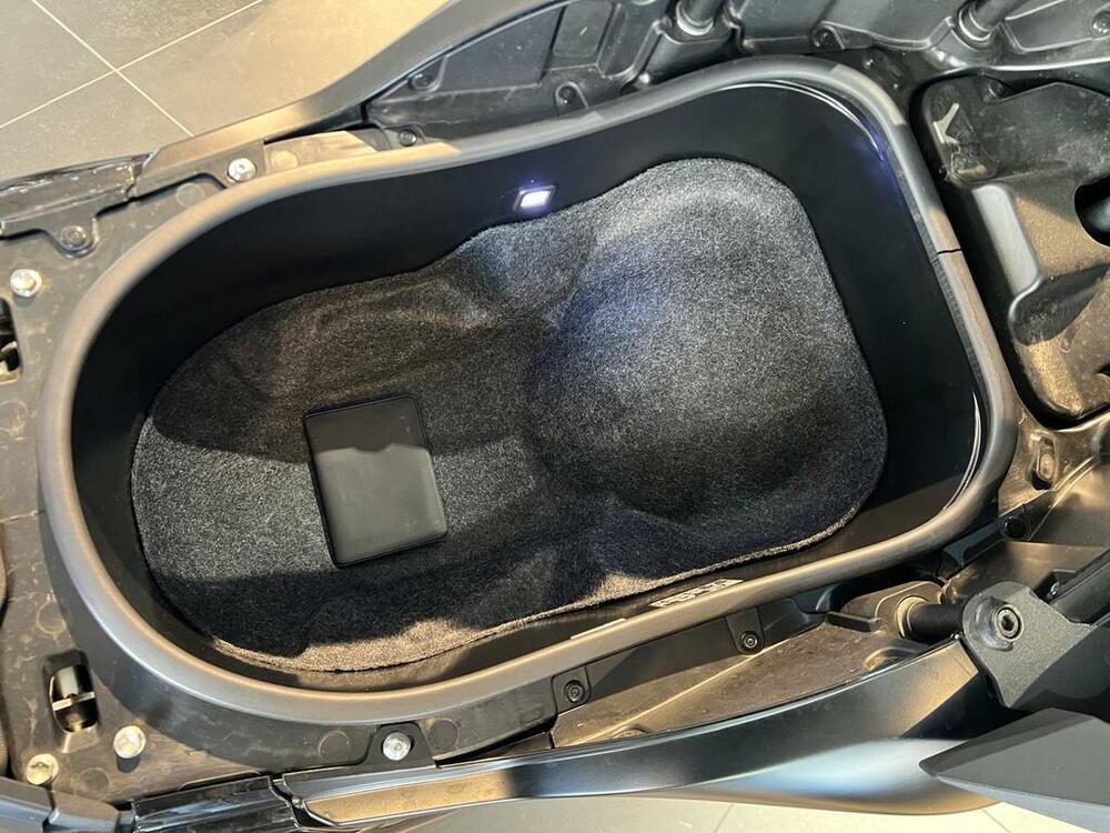 Yamaha T-Max 560 Tech Max (2022 - 24) (14)