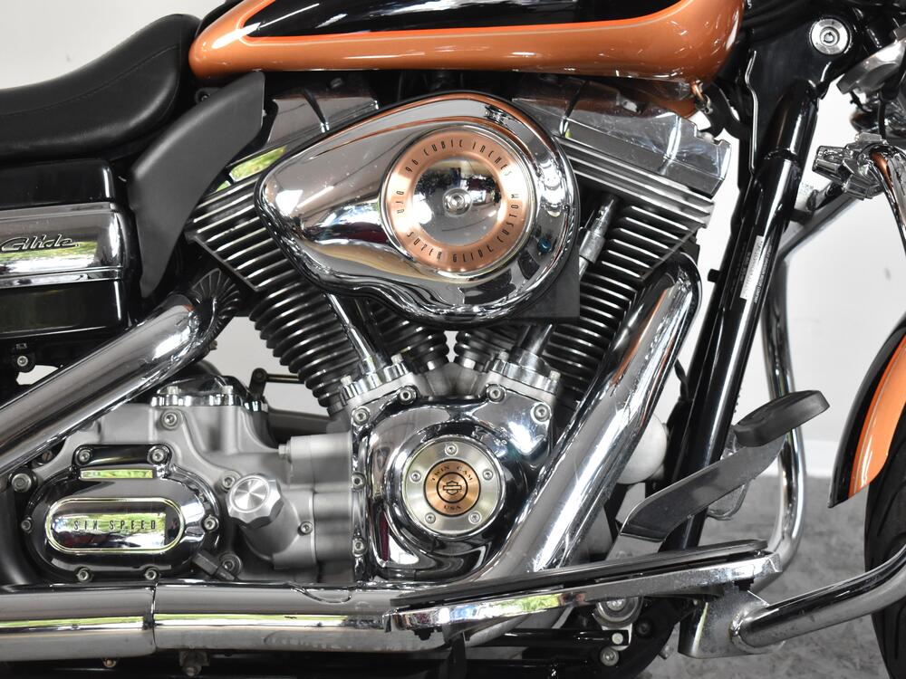 Harley-Davidson 1584 Super Glide Custom (2007) - FXDC (9)