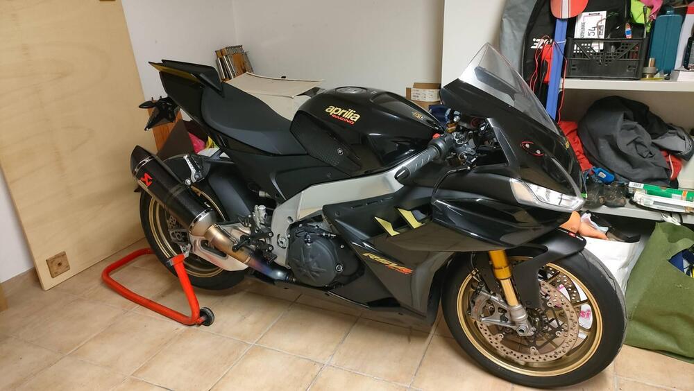 Aprilia RSV4 1100 Factory (2021 - 24) (2)