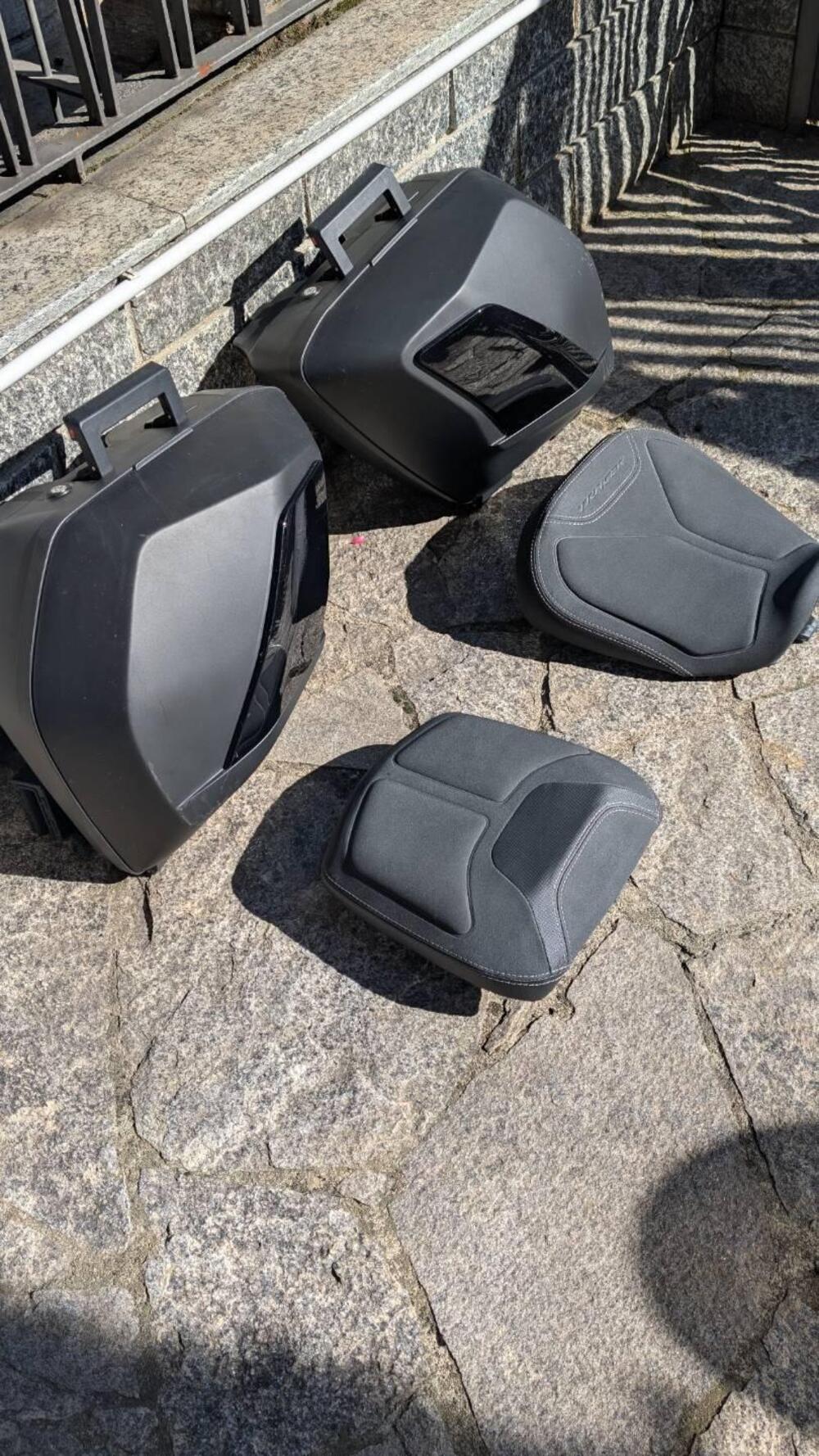 Bauletti e selle in gel Yamaha (2)