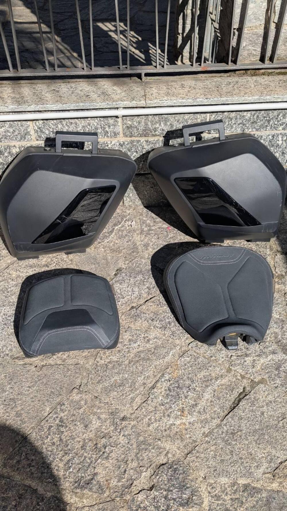 Bauletti e selle in gel Yamaha (3)