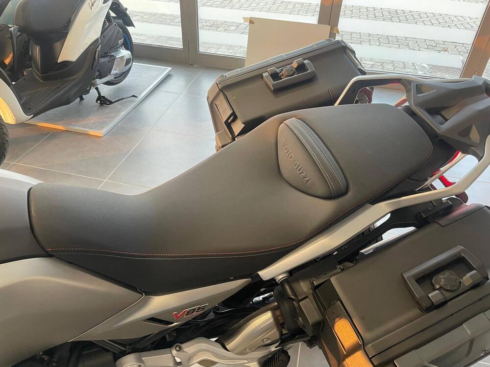 Moto Guzzi V85 Strada (2024 - 26) (11)