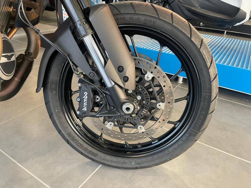 Moto Guzzi V85 Strada (2024 - 26) (15)